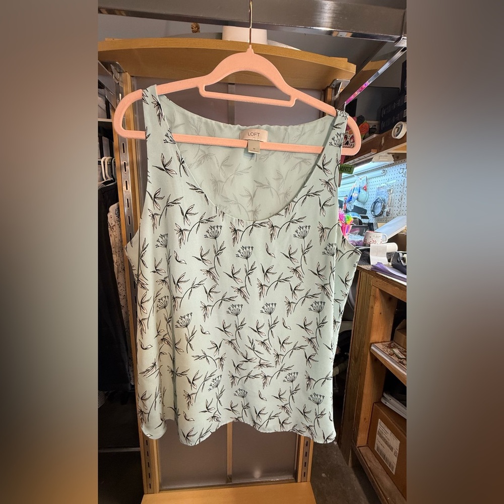 LOFT Sage Floral Sleeveless Blouse 🌿✨ Size M